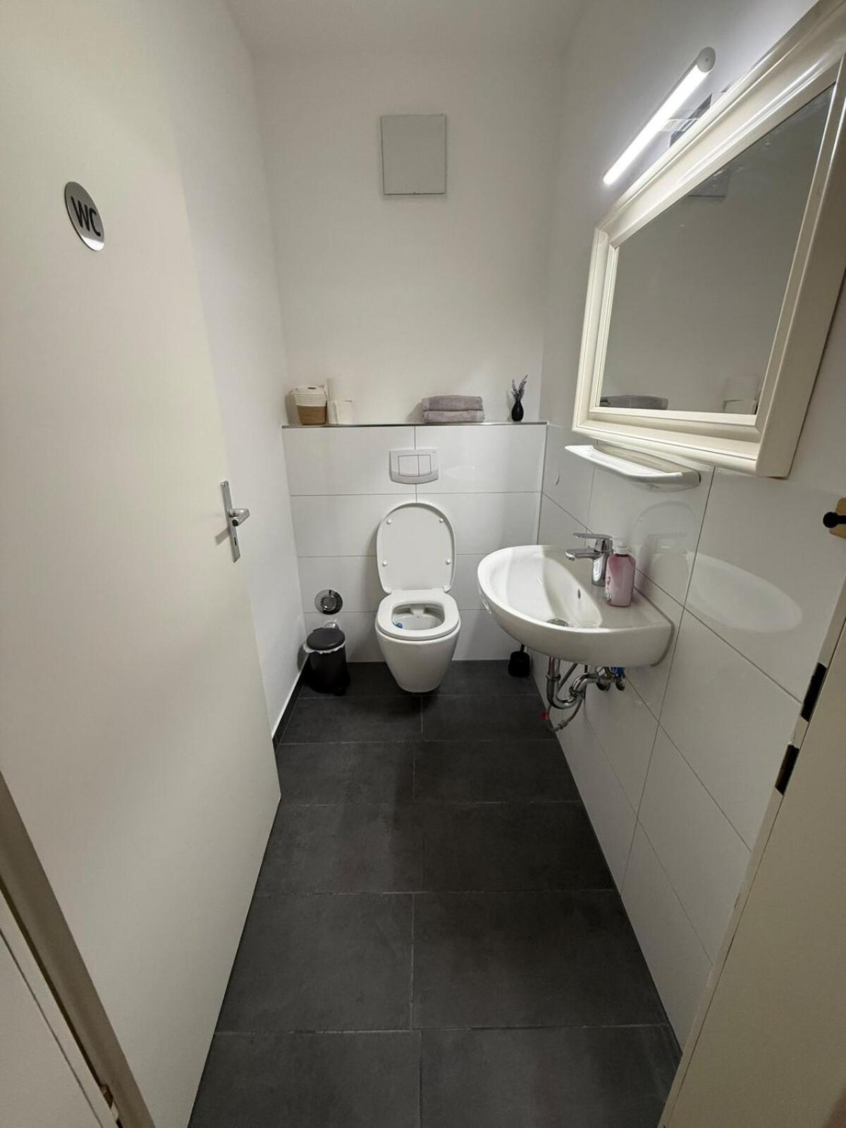 1 In Location-primrose Apartment *